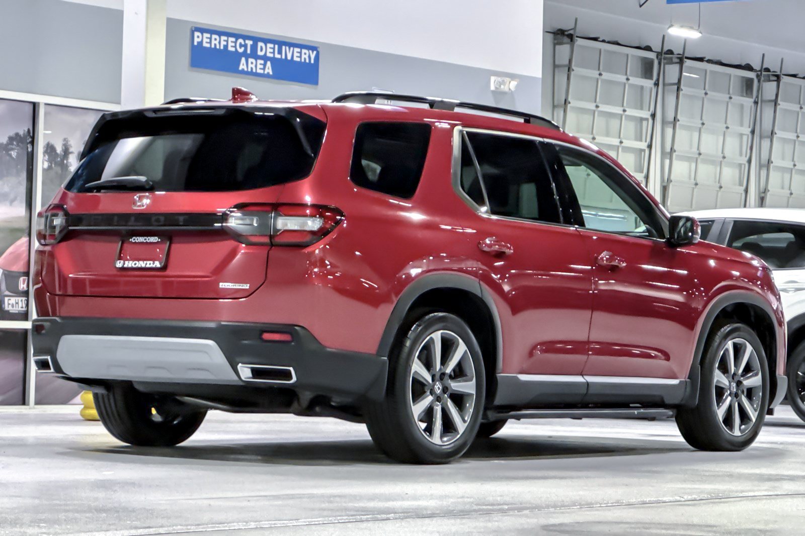 Used 2025 Honda Pilot Touring image 9