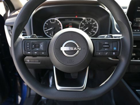 Used 2023 Nissan Rogue SV image 18