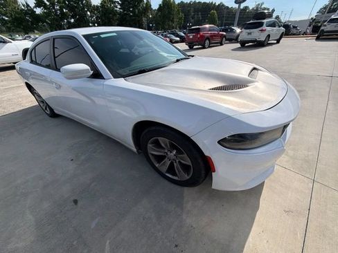 Used 2017 Dodge Charger SXT RWD image 13