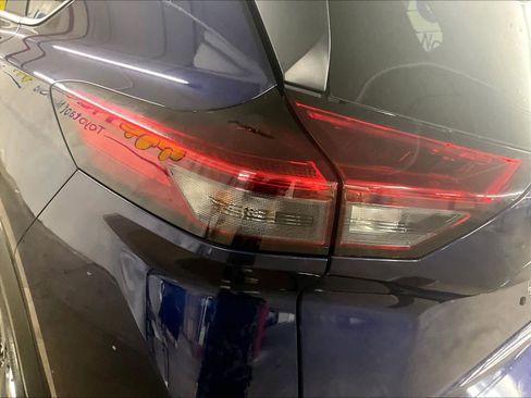 Used 2024 Nissan Rogue SV image 33