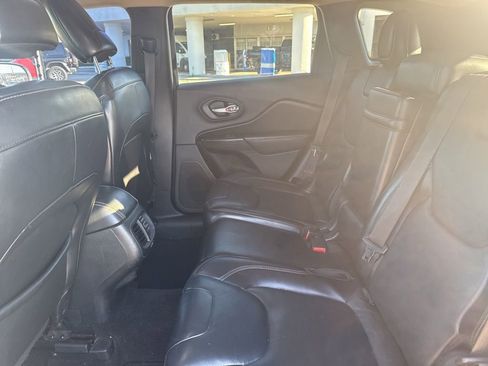 Used 2015 Jeep Cherokee Limited image 8