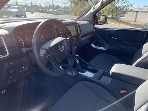 Used 2024 Nissan Frontier SV w/ SV Convenience Package image 10