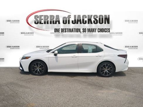 Used 2021 Toyota Camry SE FWD image 5