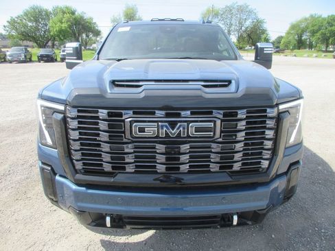 New 2026 GMC Sierra 3500 Denali Ultimate AWD/4WD image 12