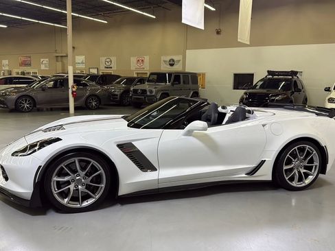 Used 2016 Chevrolet Corvette Z06 w/ 3LZ Preferred Equipment Group RWD image 8