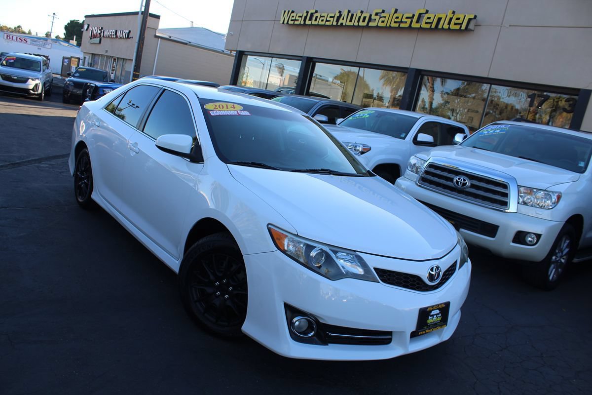 Used 2014 Toyota Camry SE FWD image 32
