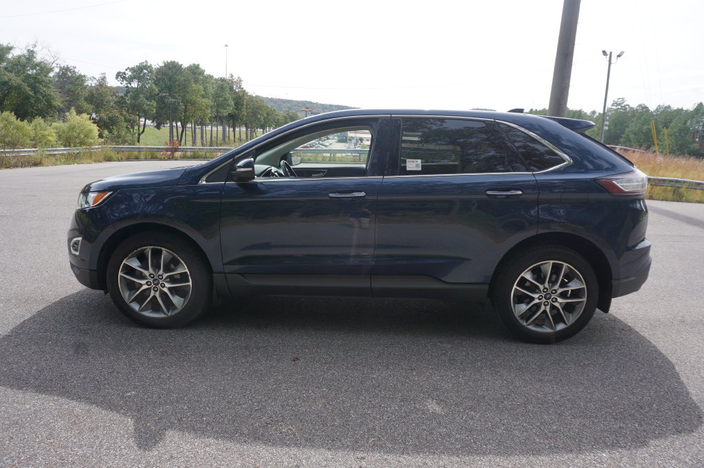 Used 2017 Ford Edge Titanium w/ Technology Package FWD image 19