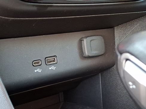 Certified 2024 Buick Encore GX Preferred FWD image 18