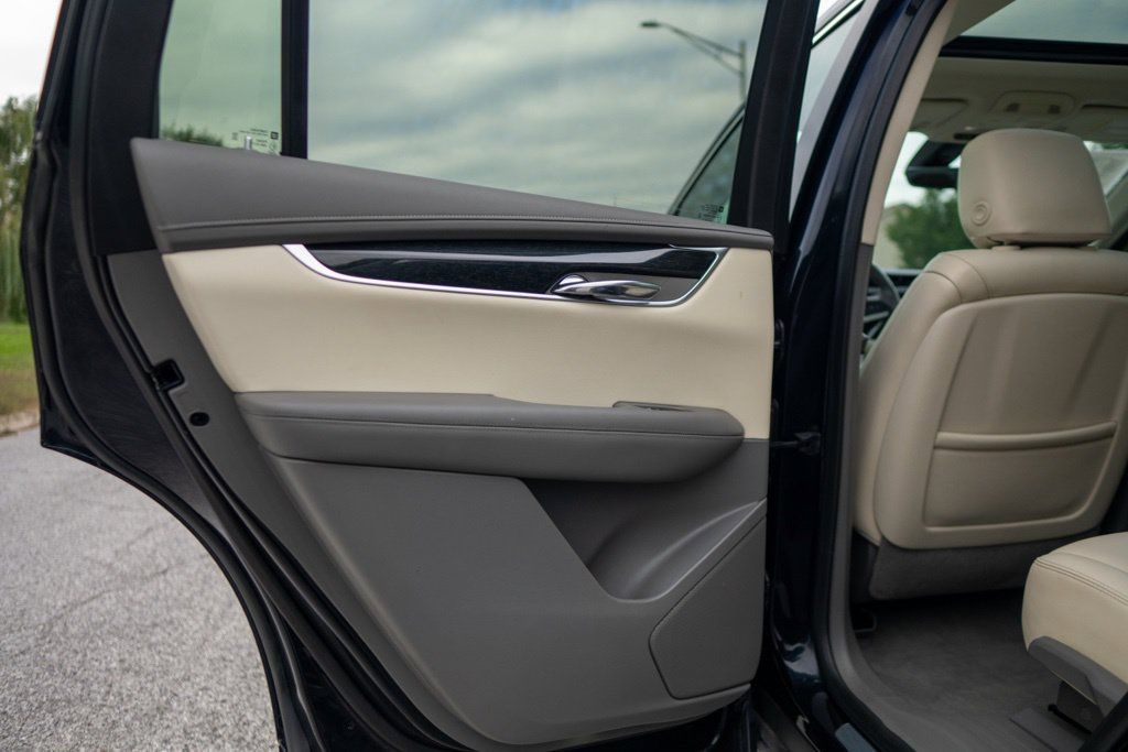 Used 2021 Cadillac XT6 Premium Luxury AWD/4WD image 39