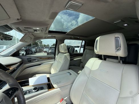 Used 2021 Cadillac Escalade ESV Sport Platinum RWD image 29