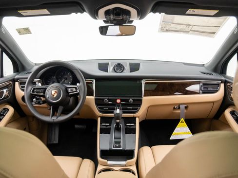 Certified 2026 Porsche Macan image 11