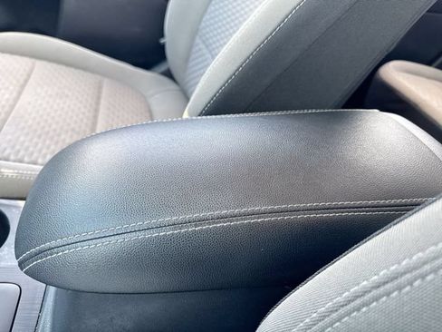 Used 2021 Ford Escape SE w/ SE Sport Appearance Package FWD image 20