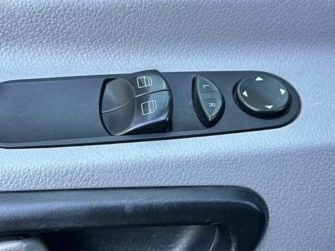 Used 2016 Mercedes-Benz Sprinter 2500 image 15