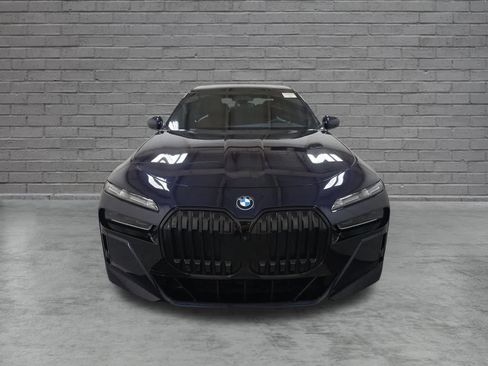Used 2023 BMW i7 xDrive60 AWD/4WD image 2