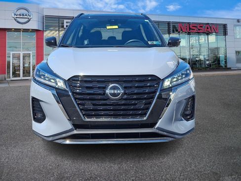 Certified 2023 Nissan Kicks SR FWD image 2