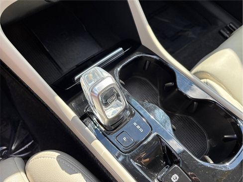 Used 2020 Volvo XC40 T5 Inscription w/ Protection Package image 35