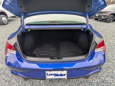 Used 2023 Hyundai Elantra SEL w/ Convenience Package image 12