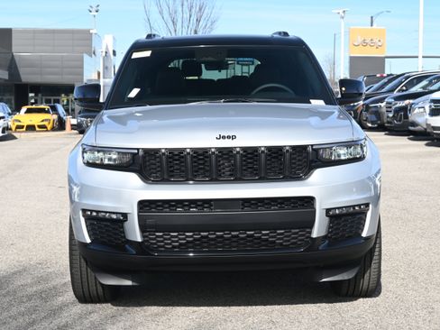 New 2025 Jeep Grand Cherokee L Limited AWD/4WD image 2