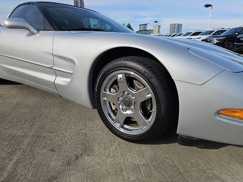 Used 1998 Chevrolet Corvette Coupe image 10