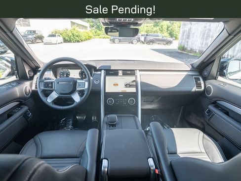Certified 2025 Land Rover Discovery Dynamic SE AWD/4WD image 18