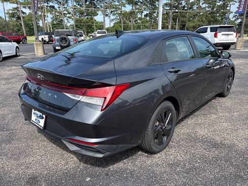 Used 2021 Hyundai Elantra SEL FWD image 6