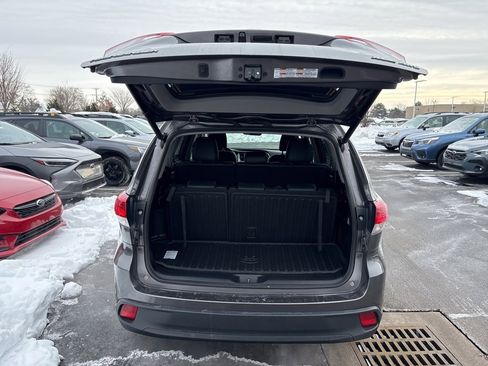 Used 2018 Toyota Highlander XLE image 8