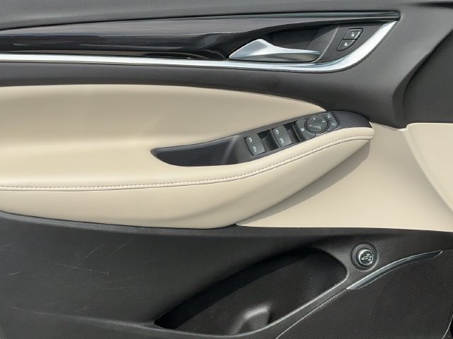 Used 2021 Buick Enclave Essence FWD image 9