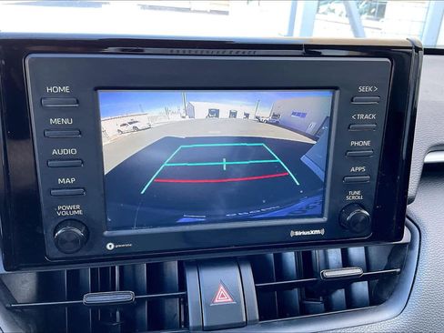 Used 2021 Toyota RAV4 LE image 26