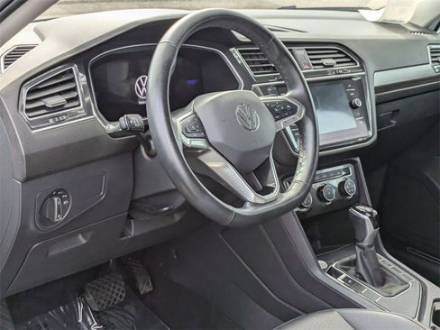 Used 2024 Volkswagen Tiguan SE image 14