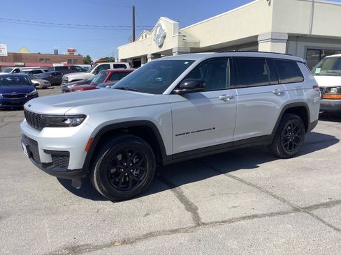 Used 2025 Jeep Grand Cherokee L Laredo AWD/4WD image 24