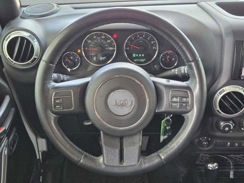 Used 2018 Jeep Wrangler Unlimited Sahara AWD/4WD image 19