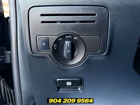 Used 2018 Mercedes-Benz Metris Passenger image 14