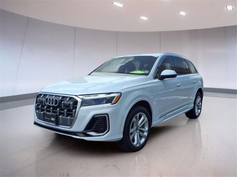 Used 2025 Audi Q7 3.0T Premium w/ Convenience Package image 3