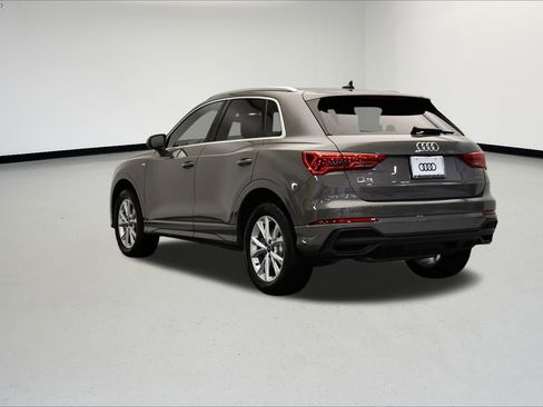 Used 2025 Audi Q3 2.0T Premium w/ Convenience Package image 3