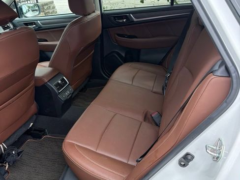 Used 2019 Subaru Outback 3.6R Touring AWD/4WD image 5