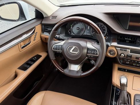 Used 2017 Lexus ES 350 w/ Premium Package FWD image 15