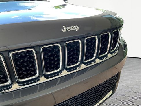 Used 2025 Jeep Grand Cherokee Laredo X AWD/4WD image 30