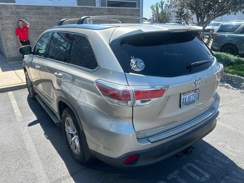 Used 2015 Toyota Highlander XLE FWD image 4