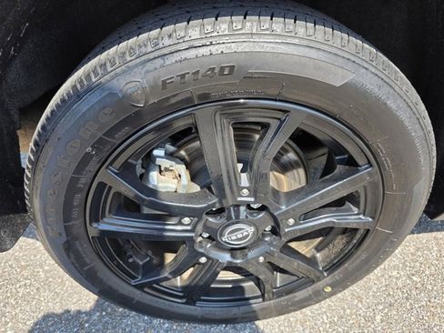 Used 2023 Nissan Kicks SR image 10