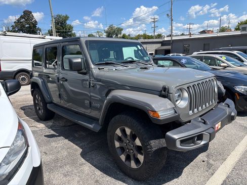 Used 2018 Jeep Wrangler Unlimited Sahara AWD/4WD image 10