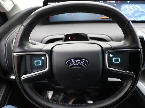 Used 2025 Ford Expedition Platinum image 24