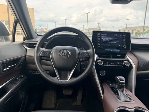 Used 2022 Toyota Venza XLE AWD/4WD image 32
