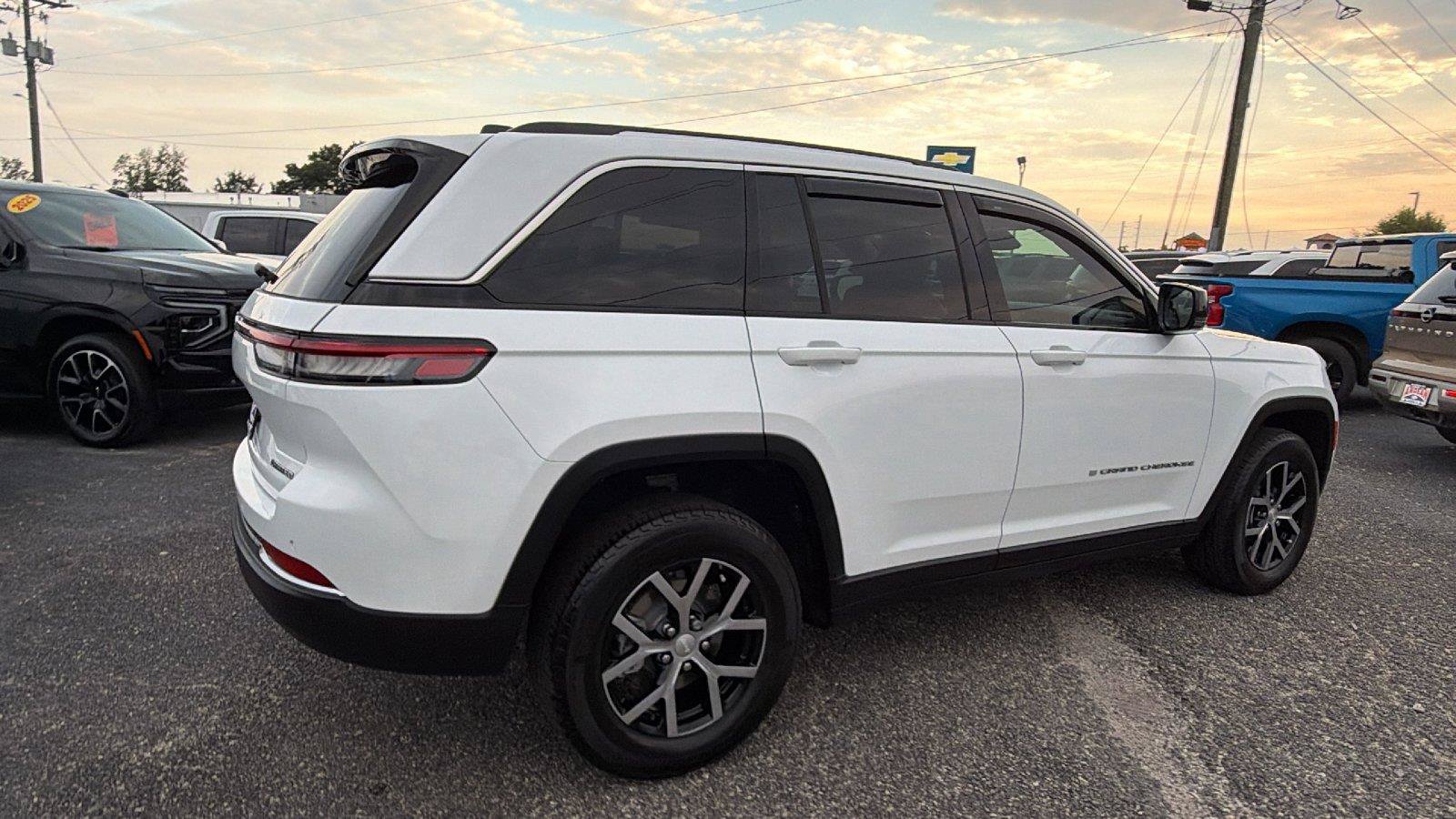 Used 2023 Jeep Grand Cherokee Limited AWD/4WD image 8