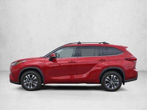 Used 2020 Toyota Highlander XLE AWD/4WD image 4