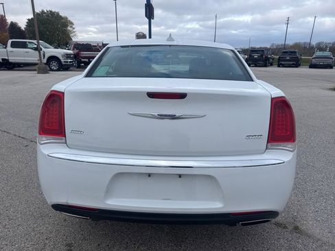 Used 2020 Chrysler 300 Limited image 4