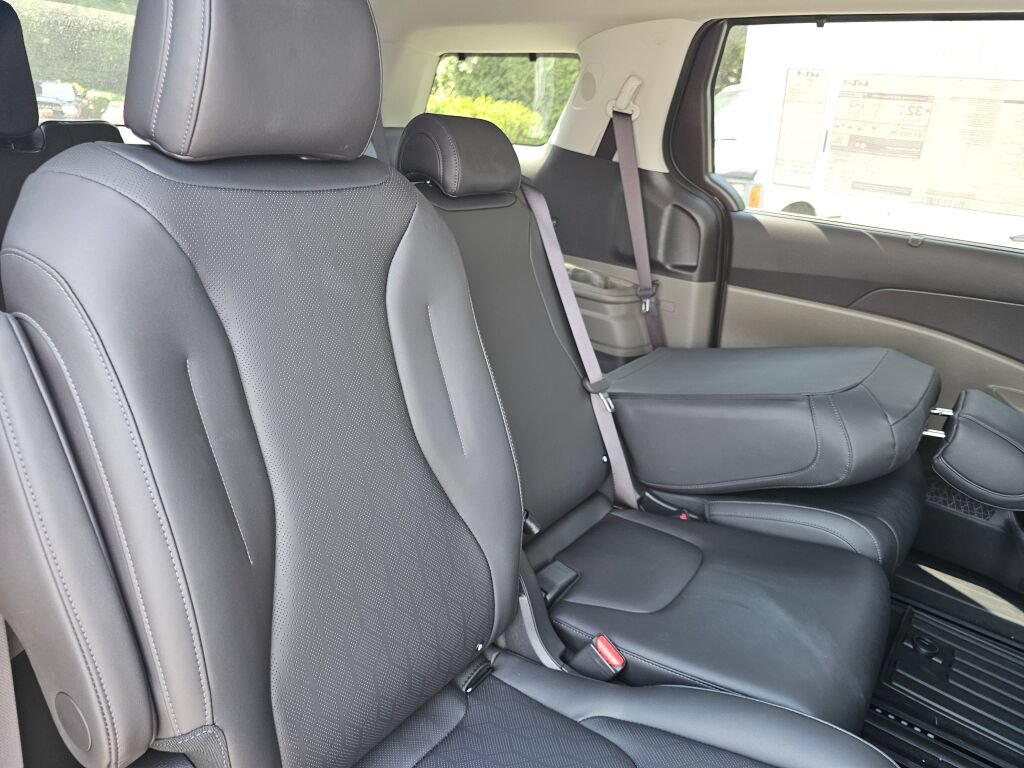 New 2026 Kia Carnival EX FWD image 30