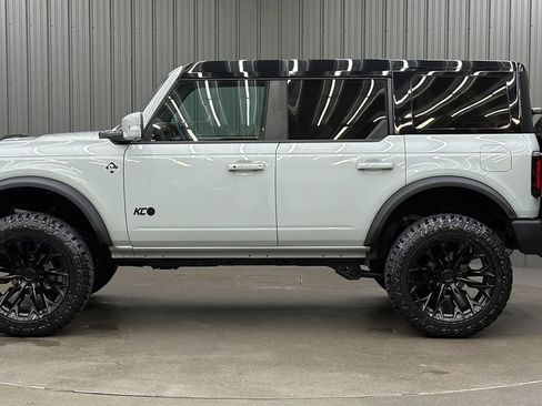 Used 2024 Ford Bronco Outer Banks w/ Sasquatch Package image 2