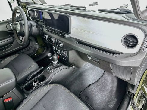 Used 2024 Jeep Gladiator Sport AWD/4WD image 29