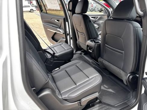 New 2026 Chevrolet Traverse LT w/ Driver Confidence Package AWD/4WD image 13