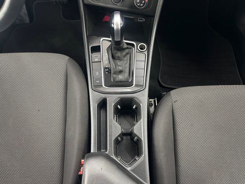 Used 2019 Volkswagen Jetta SE image 19